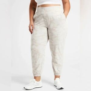 Athleta NWT Plus Size Brooklyn Camo Joggers 26